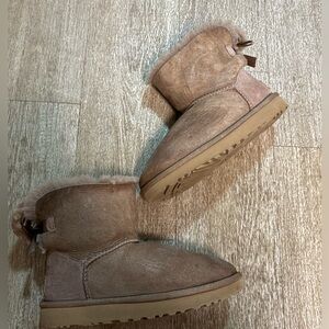 UGG TAN BAILEY BOW BOOTS SIZE 5 WOMENS